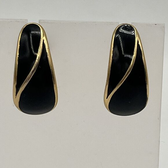 Vintage 70’s Teardrop Black Enamel Goldtone Stud Earrings - Picture 2 of 8
